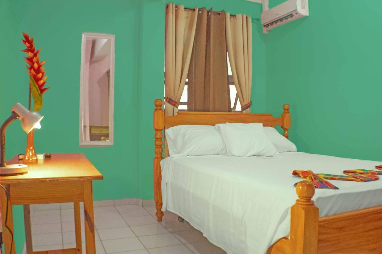 La Flamboyant Hotel Roseau Exterior photo